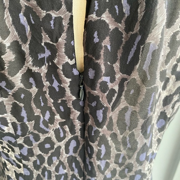 BCBG SILK SLEEVELESS LEOPARD BLOUSE MEDIUM - Picture 8 of 8